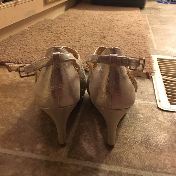 High Heels - Picture 3 of 4